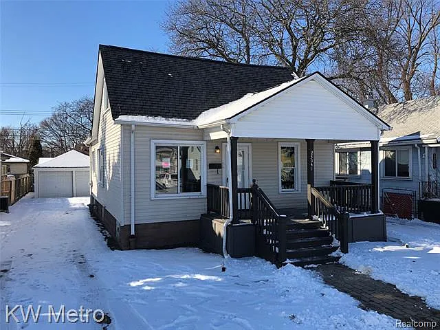 23041 Vassar Ave photo 1