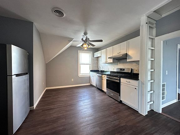 4th image of 214 Pleasant St #3