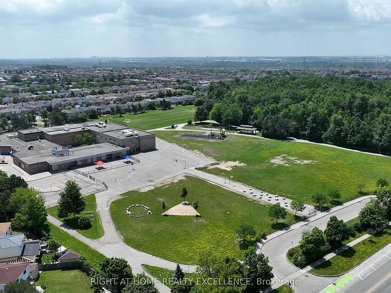 10 Banting Cres #UPPER — Photo 42