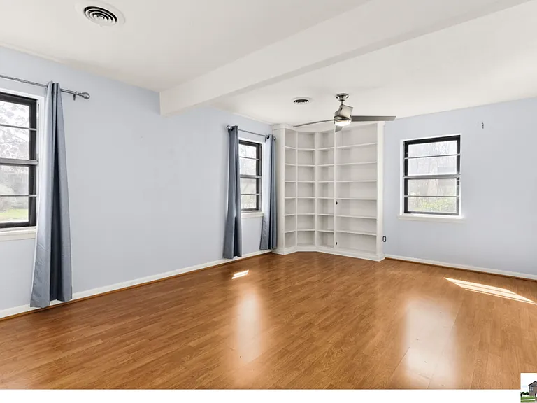 204 Oak St — Photo 52
