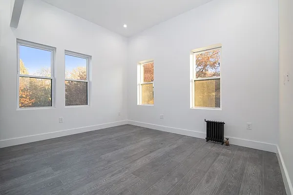 Rented by REAL New York | media 11