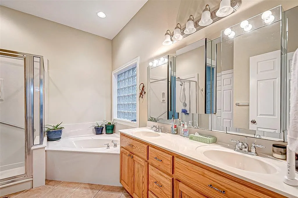 3 bed, 2.0 bath, 1764 sqft, $2,350 — Photo 4