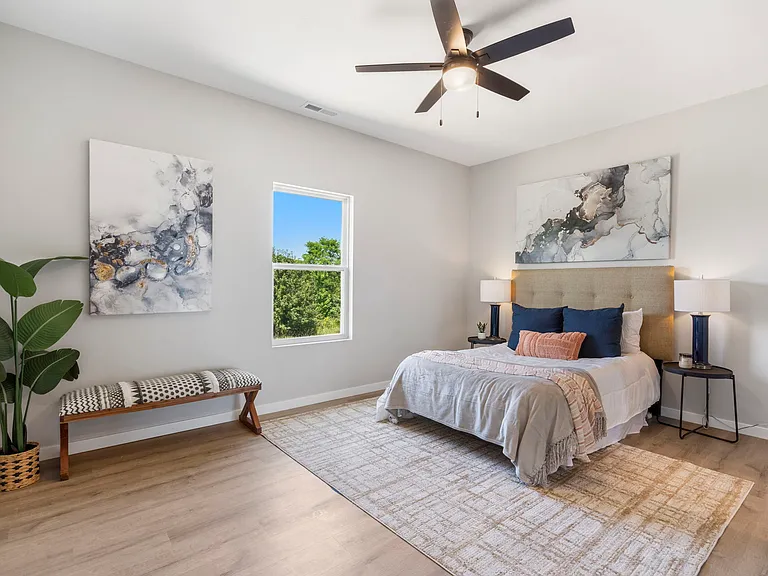 740 E Vivian Street — Photo 27