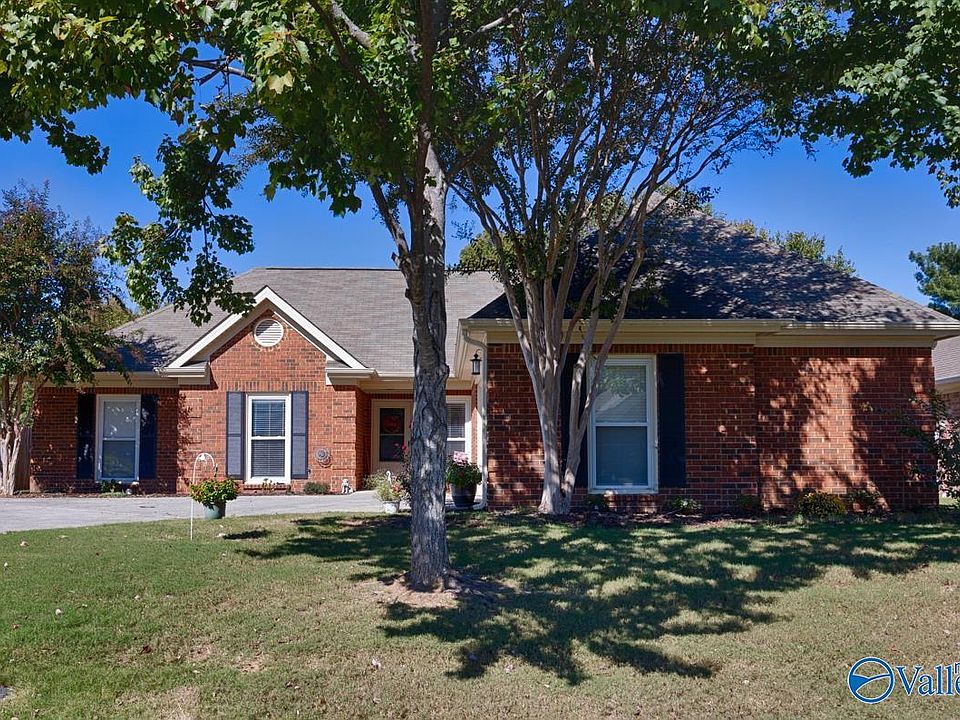 1st image of 2423 Johnstone Cir SE