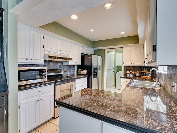 3rd image of 1408 Woodview Ln