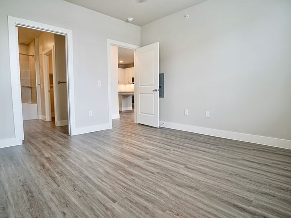 5th image of 441 Nissan Way #1254