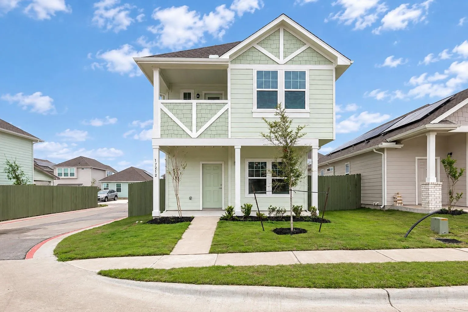 3 bed, 2.5 bath, 1320 sqft, $2,000 — Photo 1