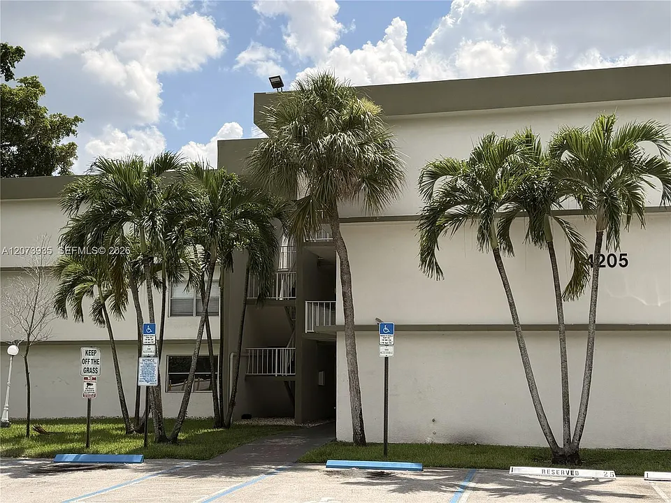 4205 N University Dr #202
