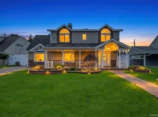 26 Ballad Lane, Hicksville, NY 11801