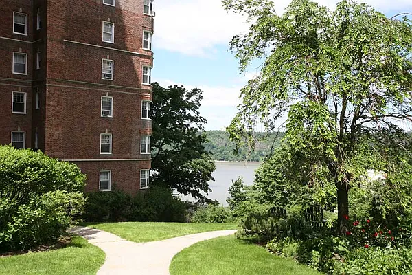 Sold by Simone Song Properties, LLC | media 36