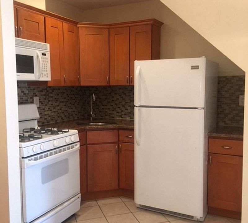 1st image of 213 Lexington Ave #2