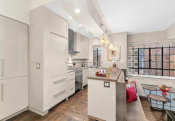 3rd image of 10 Park Ave #15DE