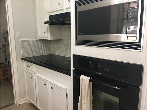 3rd image of 2810 S Willis St