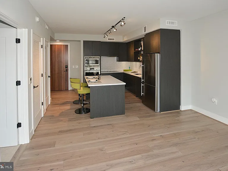 1300 4th St SE #805 — Photo 17