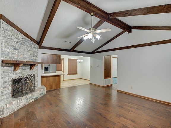 2nd image of 2612 Oakside Dr