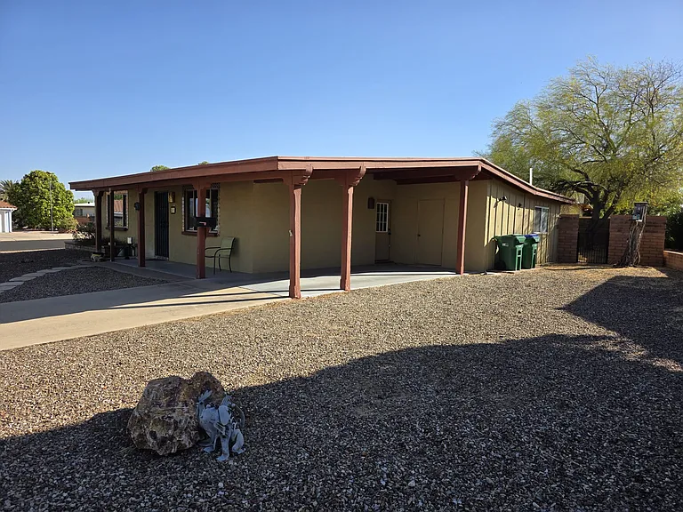 240 E La Huerta — Photo 5