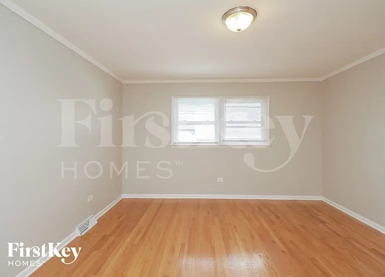 438 E 191st Pl — Photo 9