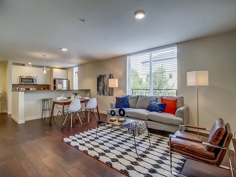 686 SE Spokane St #9 — Photo 7