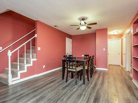 5th image of 340 Hillcrest Dr