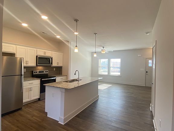 4th image of 141 Lucille Dr