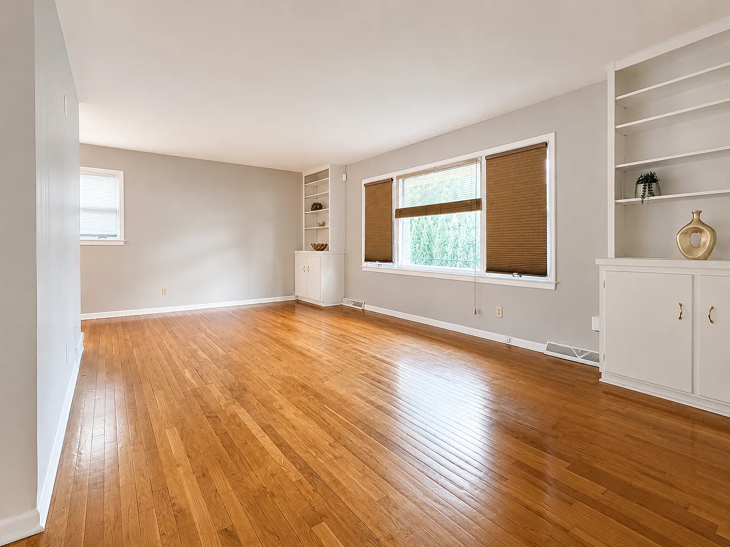 3 bed, 1360 sqft, $2,450 — Photo 3
