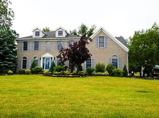 8560 Lakemont Dr, East Amherst, NY 14051
