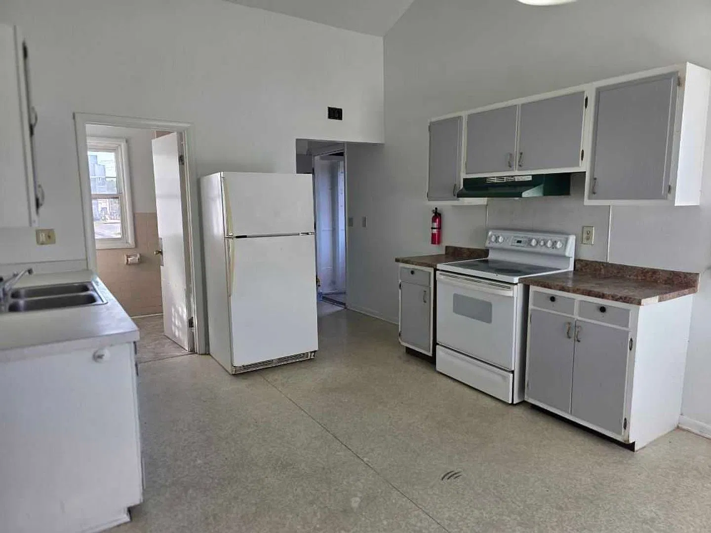 930 Cottage Ave — Photo 3