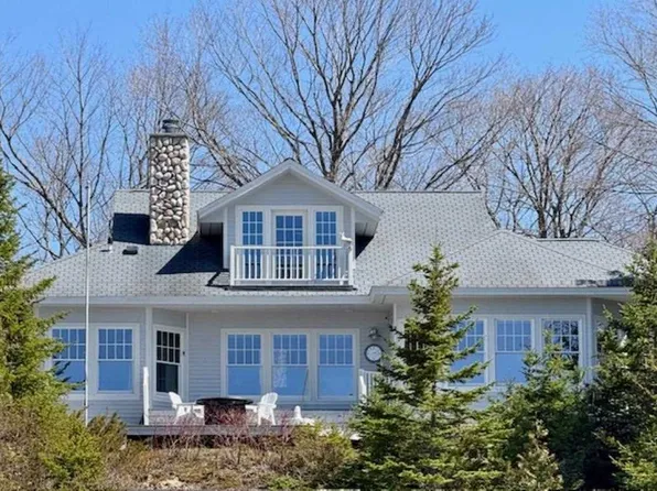 36417 McCauleys Point Rd, Beaver Island, MI 49782