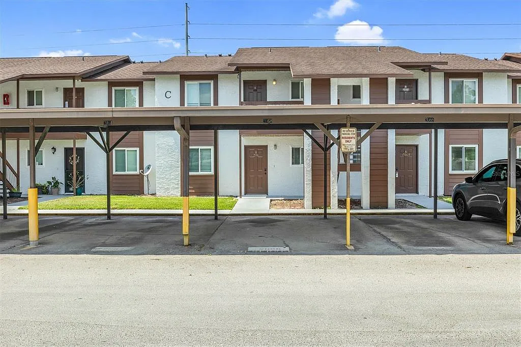 2 bed, 2.0 bath, 876 sqft, $1,300 — Photo 1