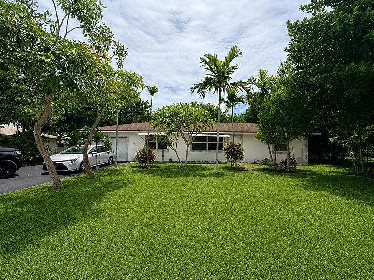 550 SW Natura Ave — Photo 21