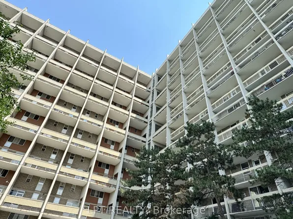 350 Quigley Rd #512, Hamilton, ON L8K 5N2