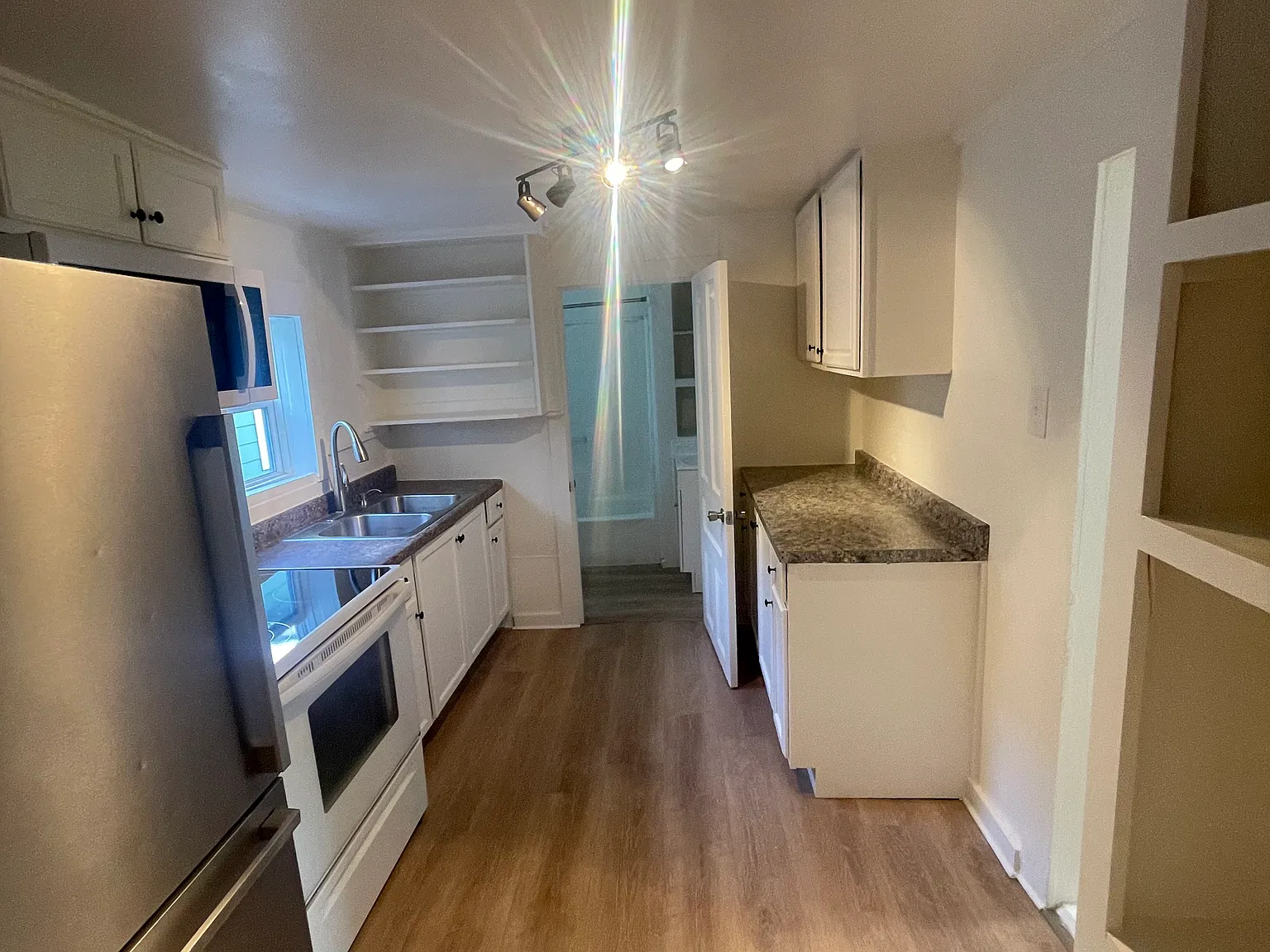 3 bed, 1100 sqft, $1,500 — Photo 3