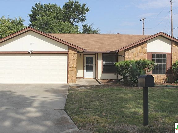 2nd image of 1220 Preswick Cir