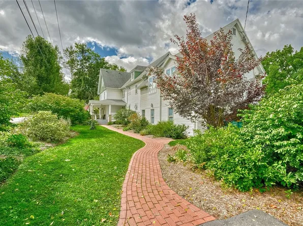 37 Aldrich Rd, Fairport, NY 14450