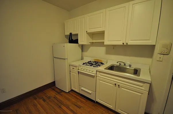 Rented by International Property Services LLC | media 10