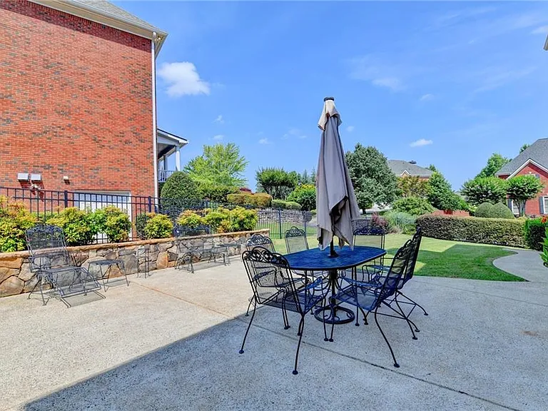 8910 Pinehurst Cv — Photo 104