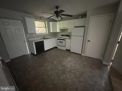 131 Smith St #B3 Photo 1