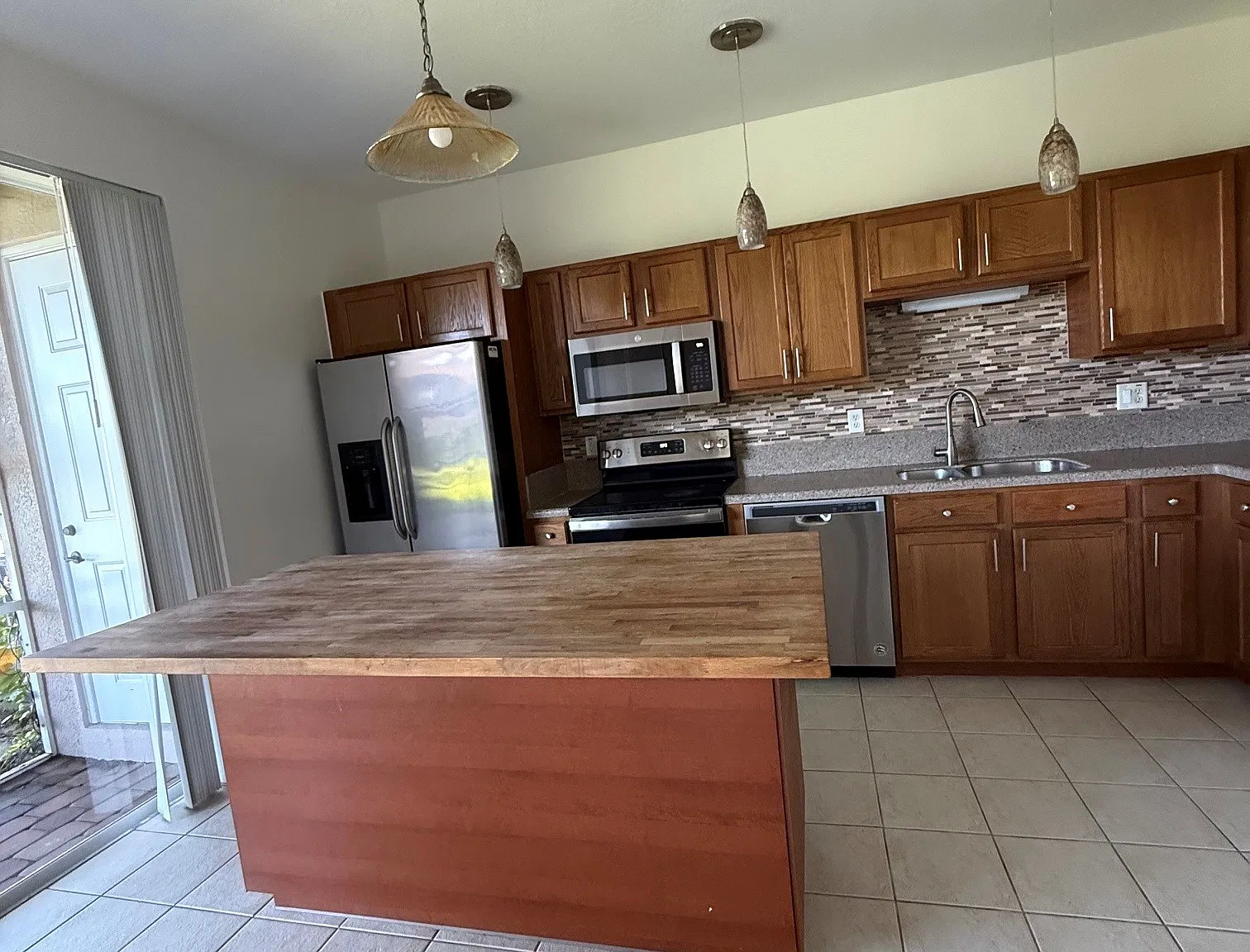 3 bed, 1711 sqft, $2,200 — Photo 4