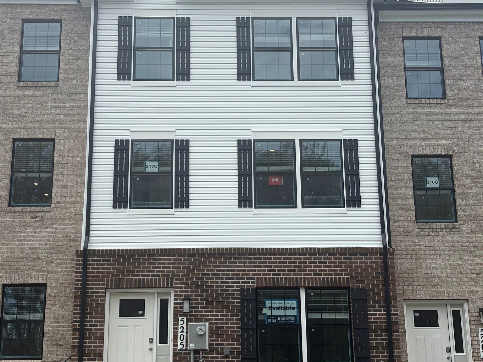 4 bed, 3.5 bath, 1962 sqft, $3,495 — Photo 1