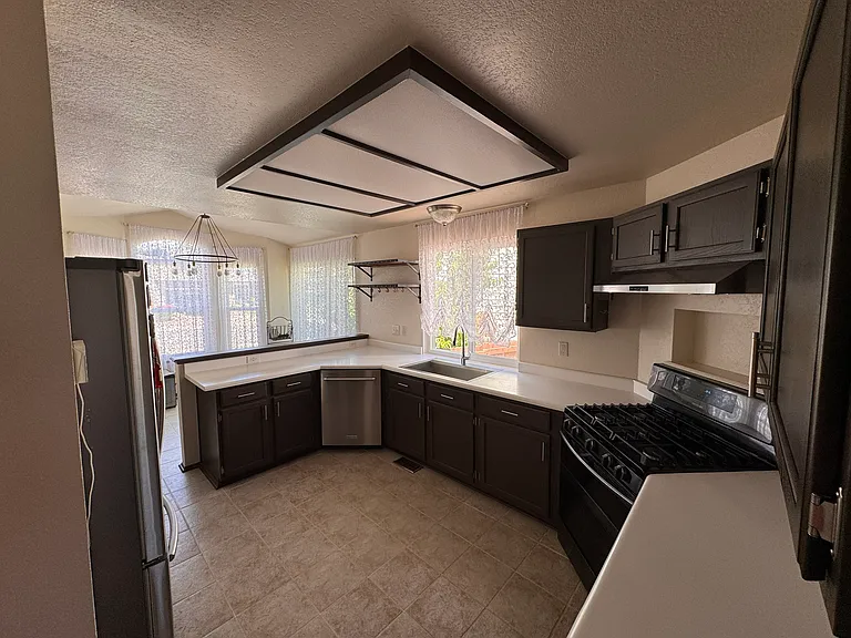 5618 S Swadley Ct — Photo 3