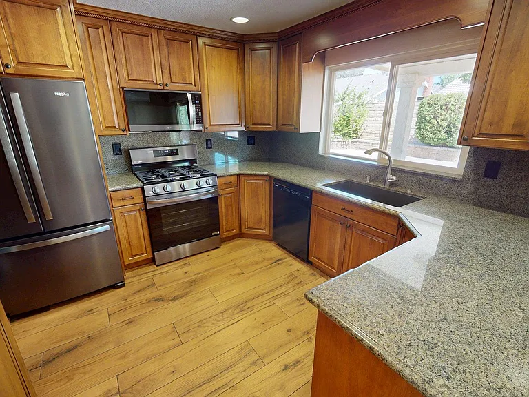 2431 Deerfield Ct — Photo 7