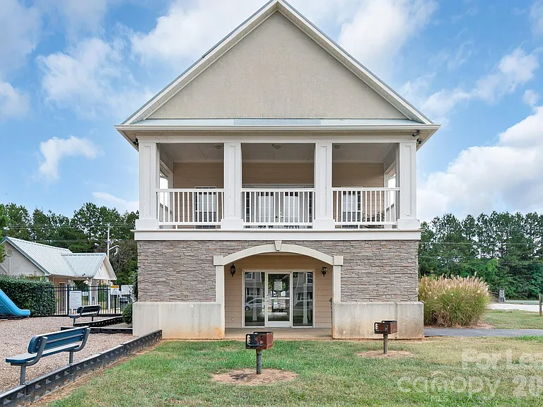 558 Calen Ln — Photo 44