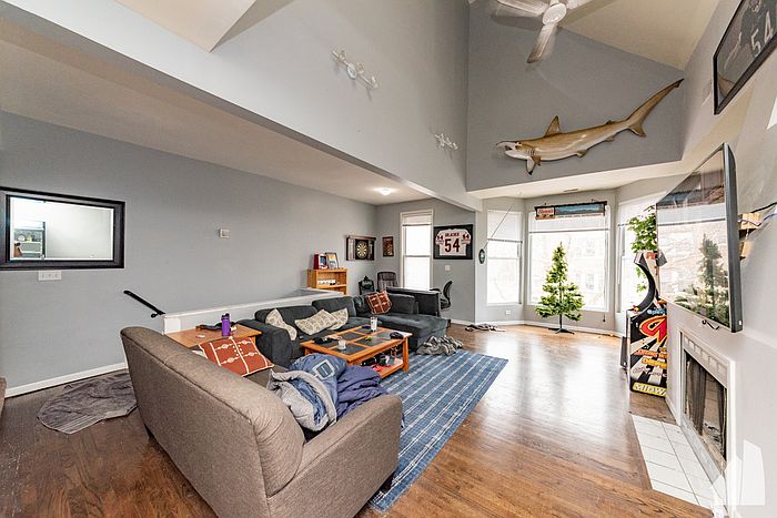 1st image of 1057 W Cornelia Ave #2F