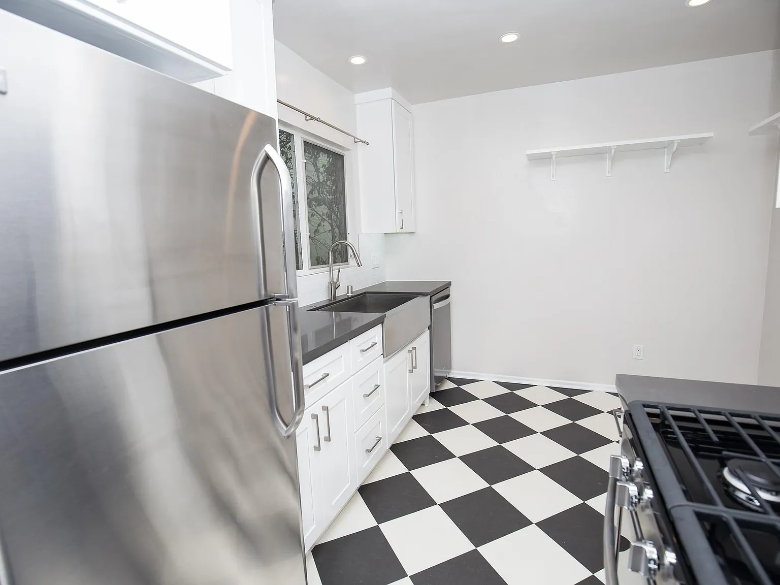 1020 6th Street — Photo 3