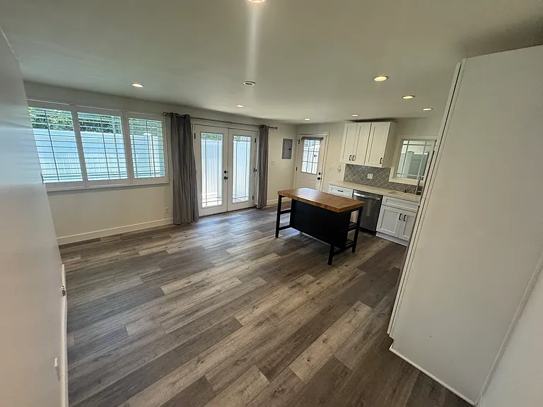 17333 Emelita St — Photo 3