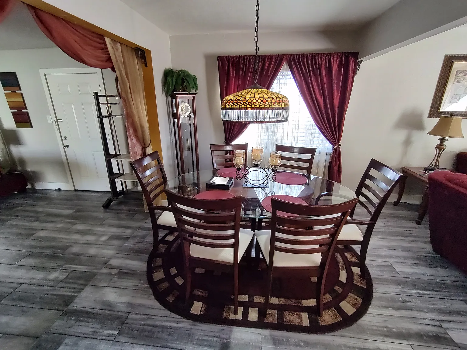 3 bed, 1723 sqft, $2,300 — Photo 2