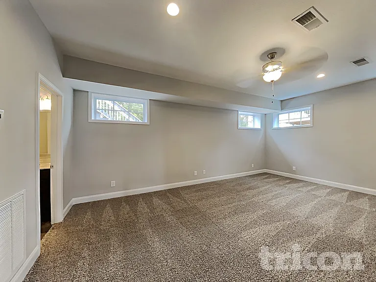 1063 Spicer Dr — Photo 15