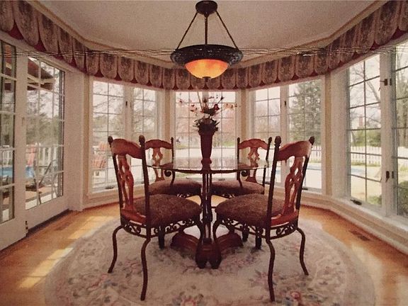 5th image of 24 Saybrooke Dr