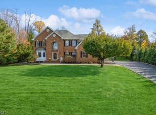 46 Angus Ln, Warren, NJ 07059