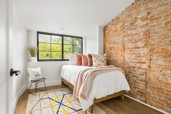 Sold by Park Property Advisors | media 23